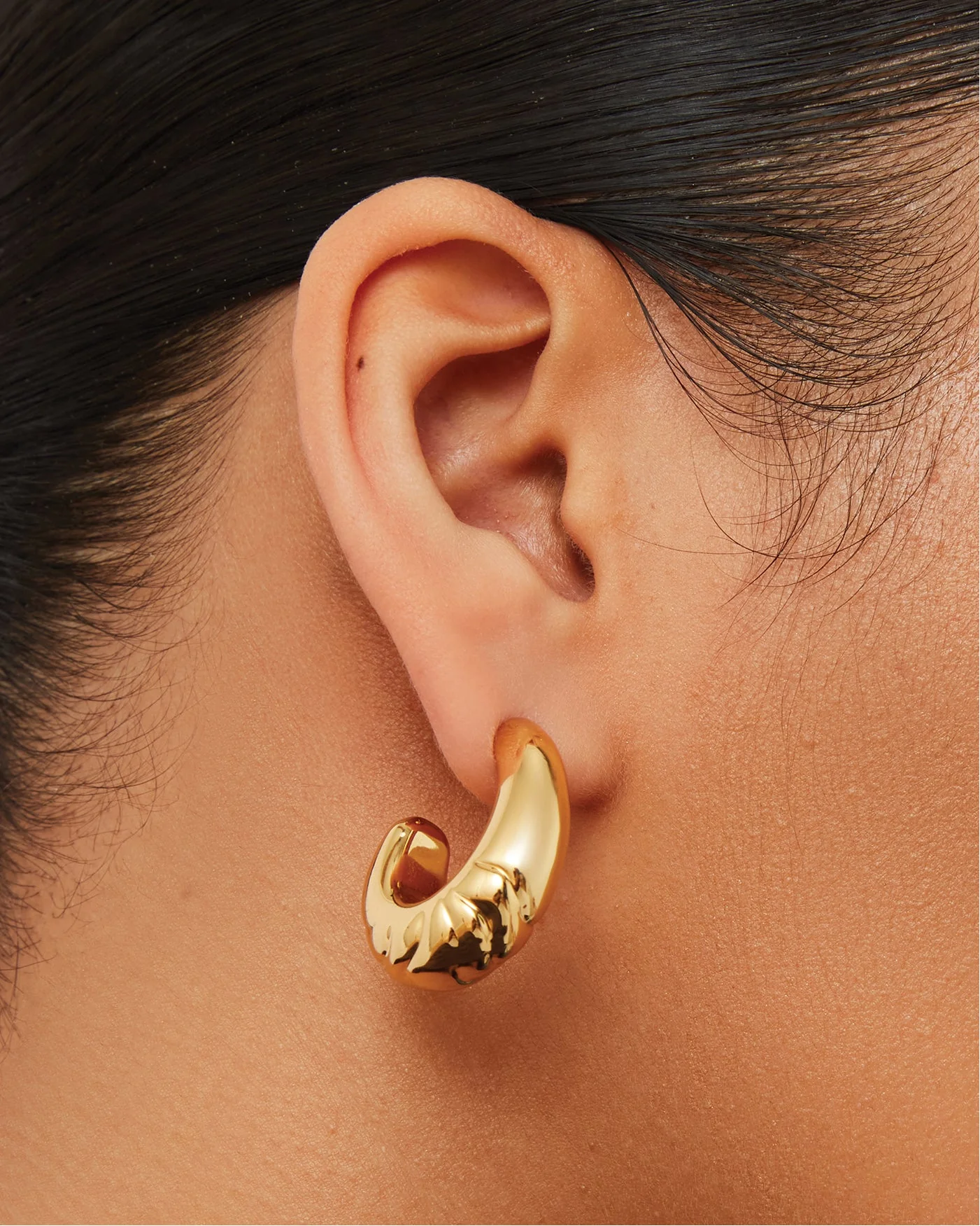 Slim Nelle Hoop Earrings - Image 4